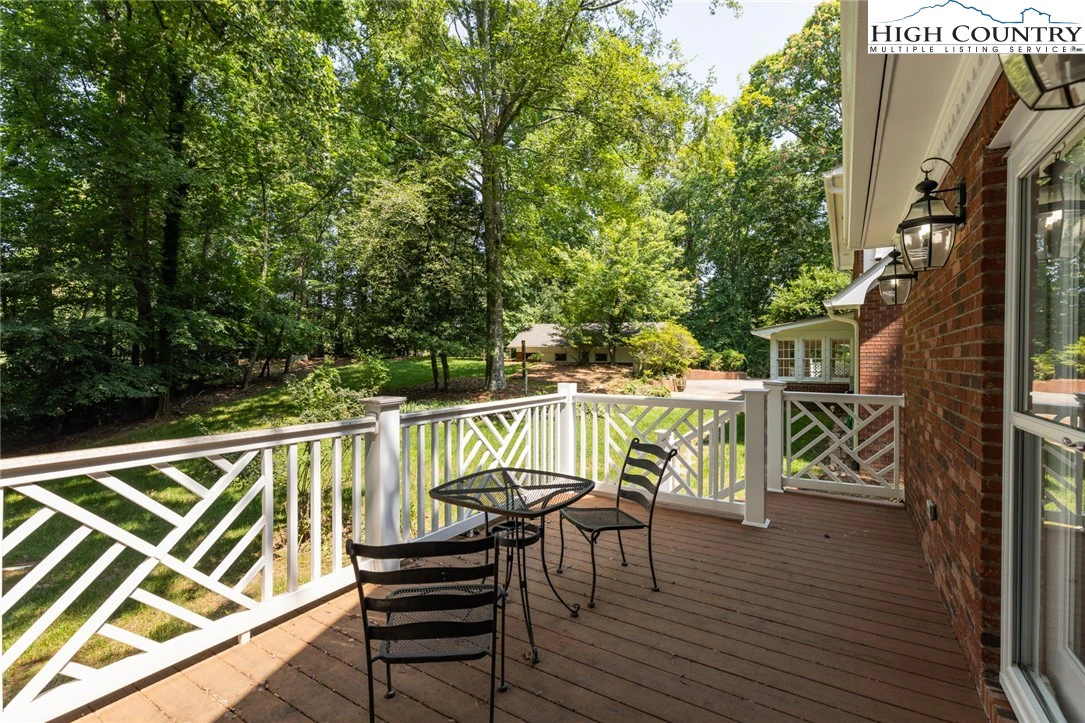Image number 11 for the current listing