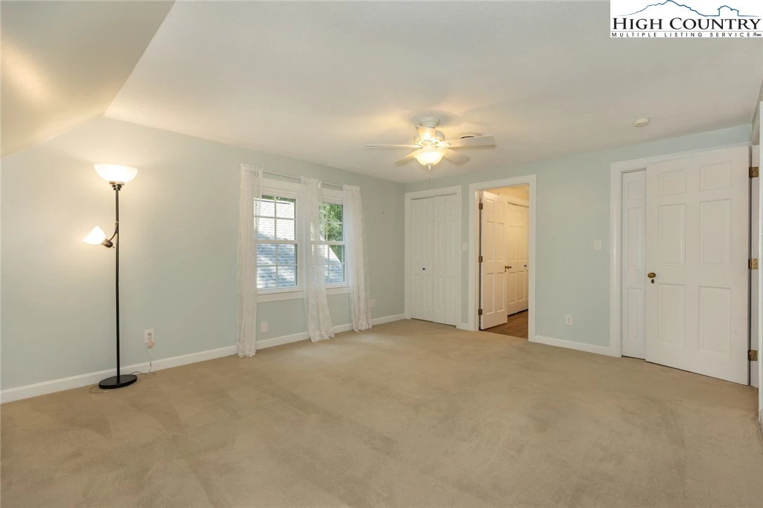Image number 12 for the current listing