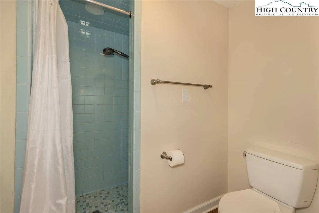 Image number 2 for the current listing