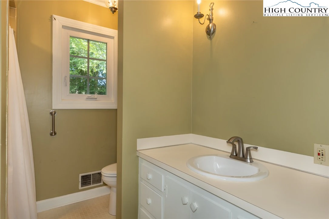 Image number 3 for the current listing
