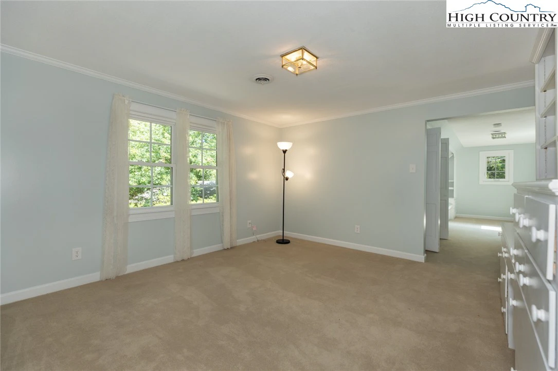 Image number 20 for the current listing