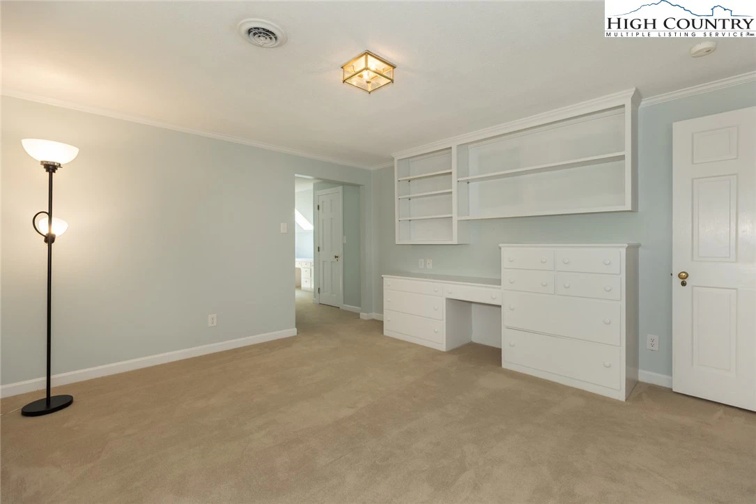 Image number 21 for the current listing