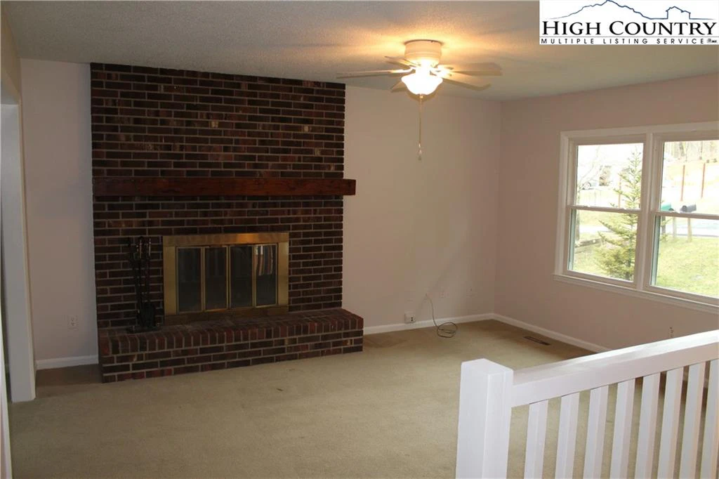 Image number 11 for the current listing