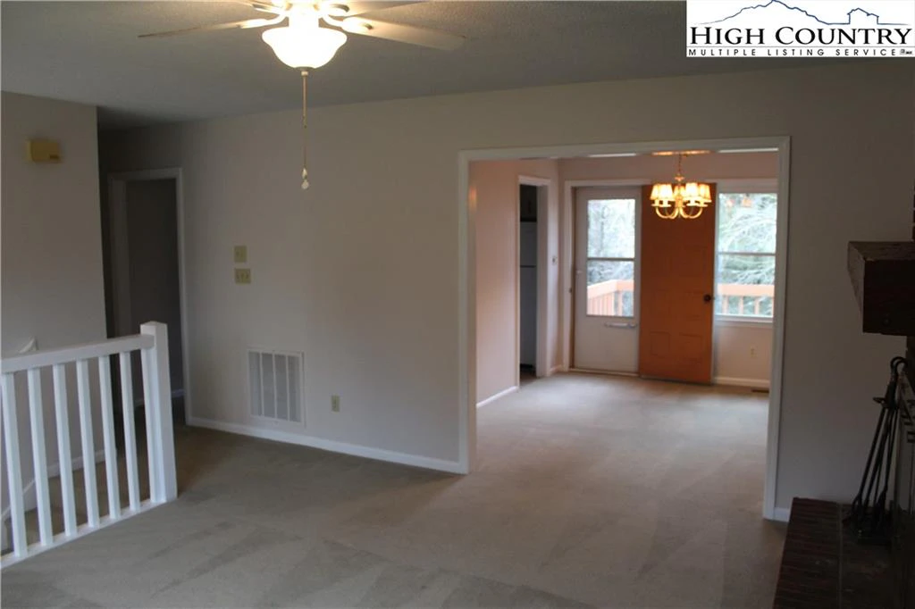 Image number 4 for the current listing