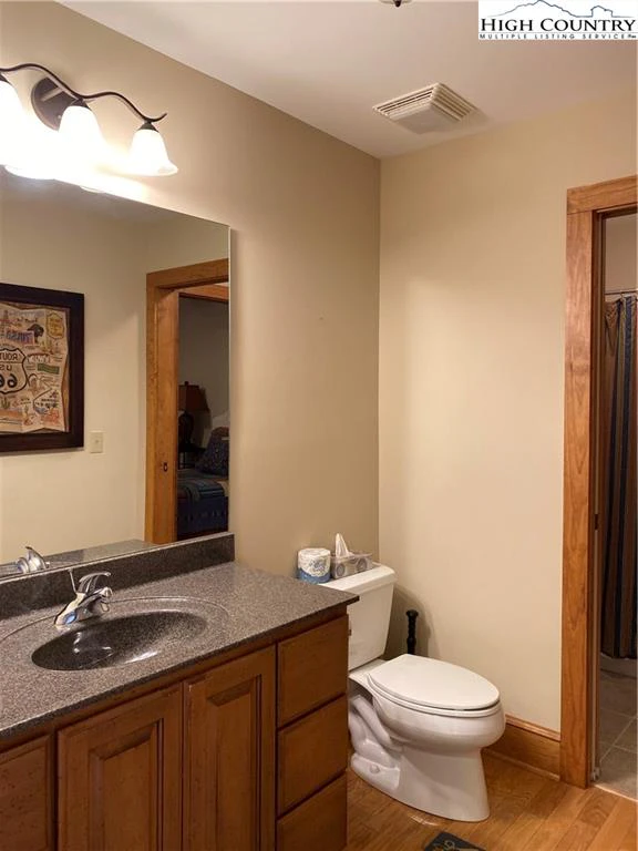 Image number 8 for the current listing