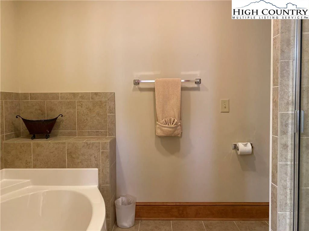 Image number 7 for the current listing