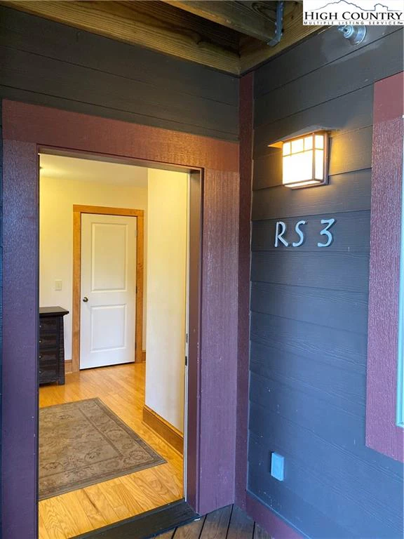 Image number 3 for the current listing