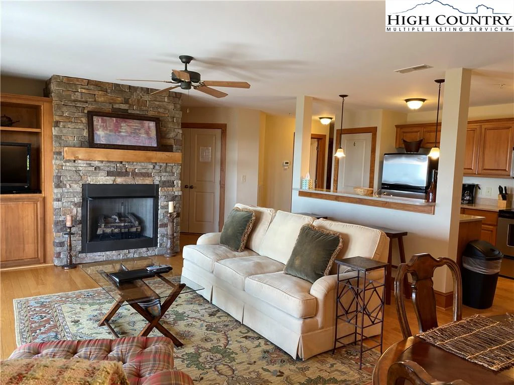 Image number 15 for the current listing