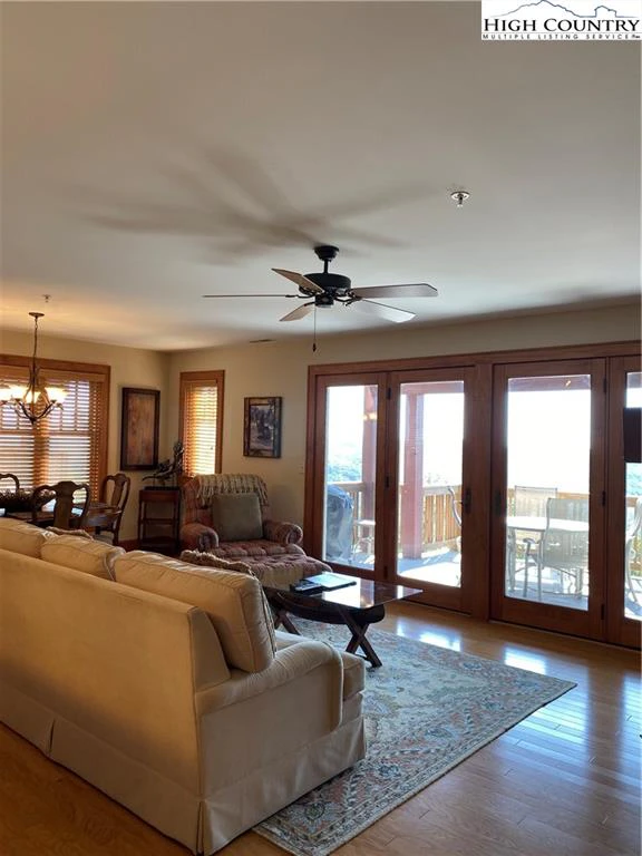 Image number 13 for the current listing
