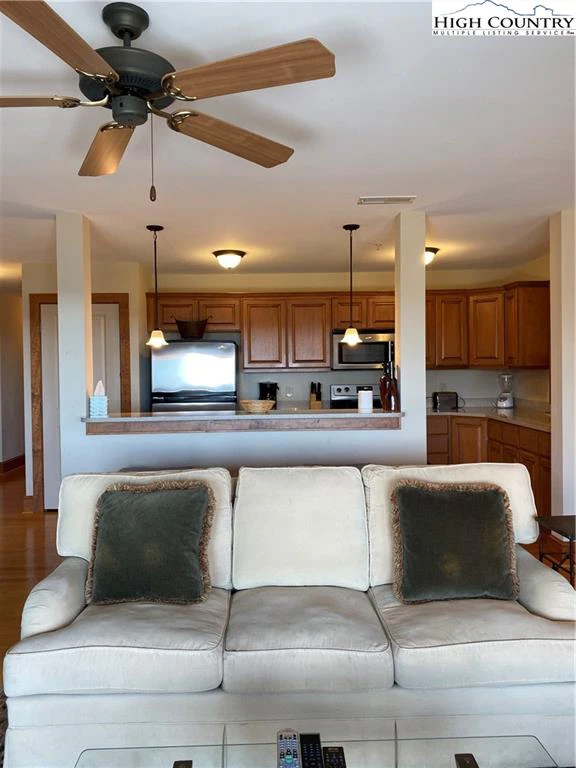 Image number 11 for the current listing