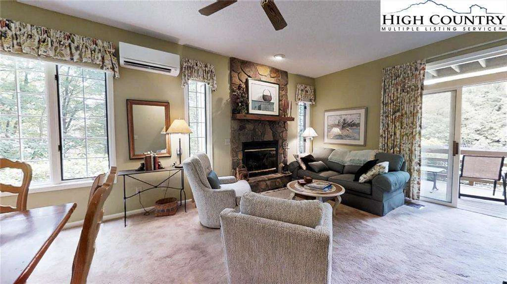 Image number 1 for the current listing