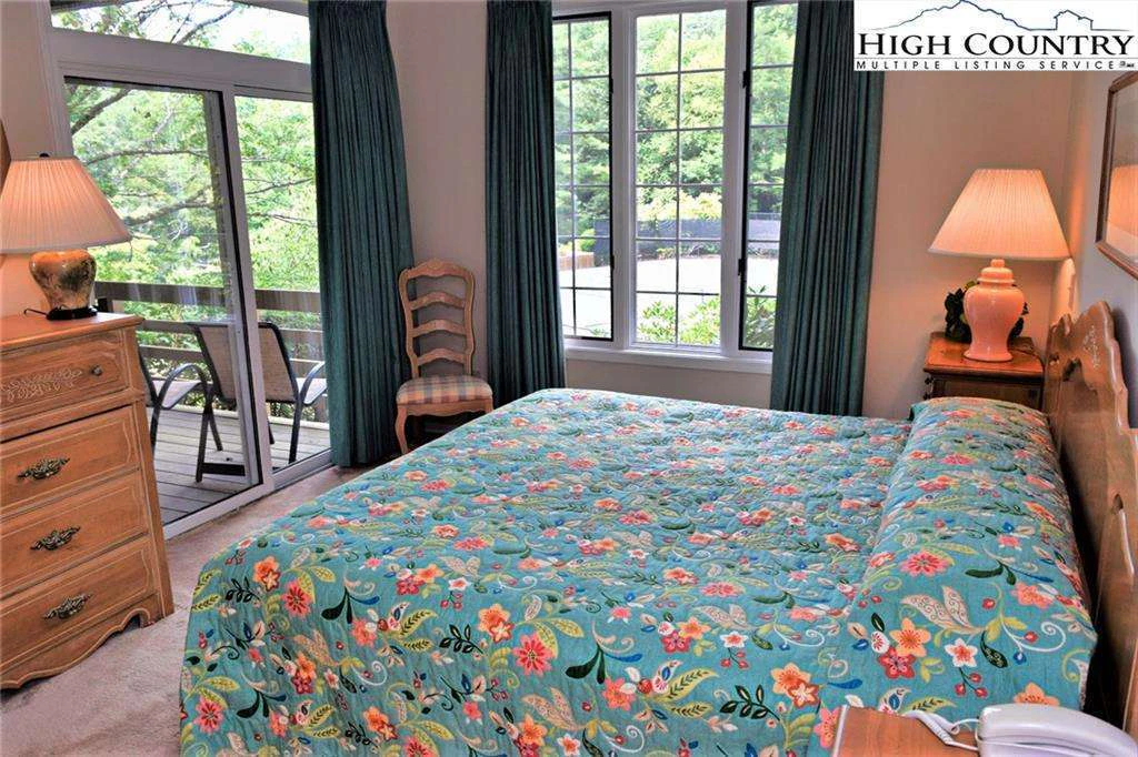 Image number 2 for the current listing