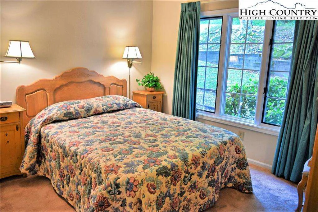 Image number 10 for the current listing