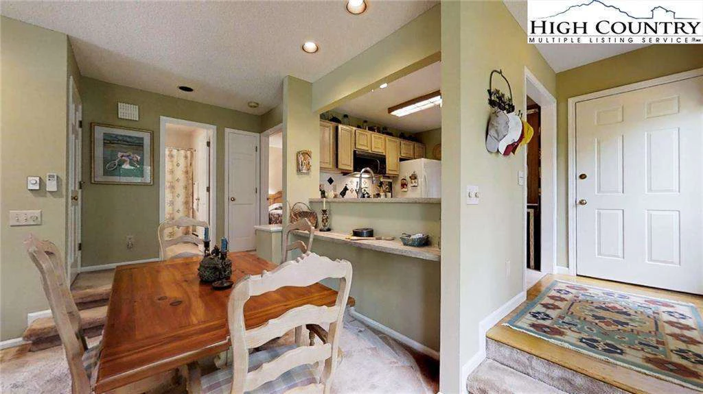 Image number 17 for the current listing
