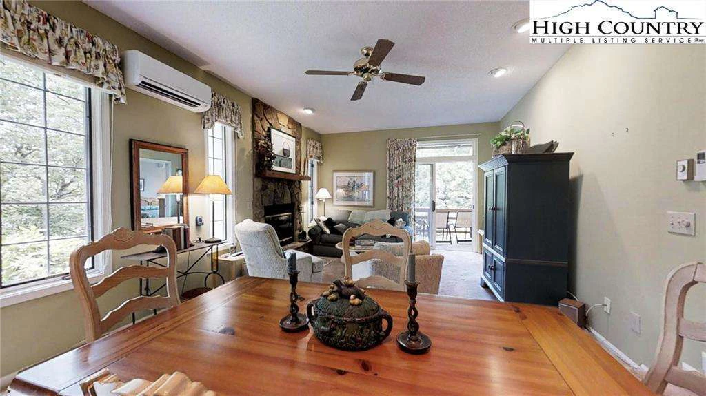 Image number 15 for the current listing