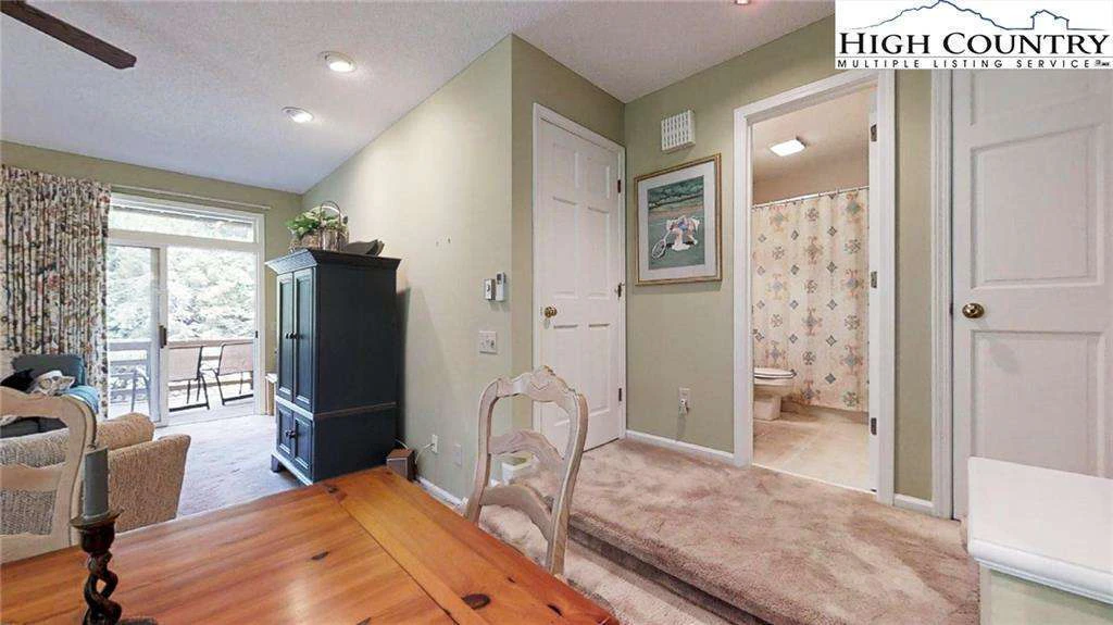 Image number 14 for the current listing