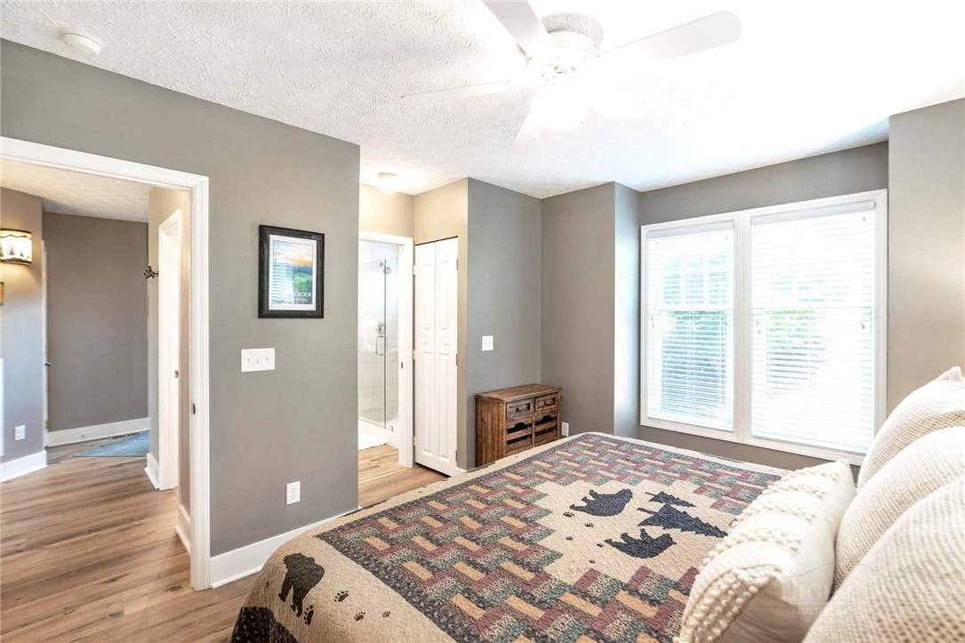 Image number 6 for the current listing
