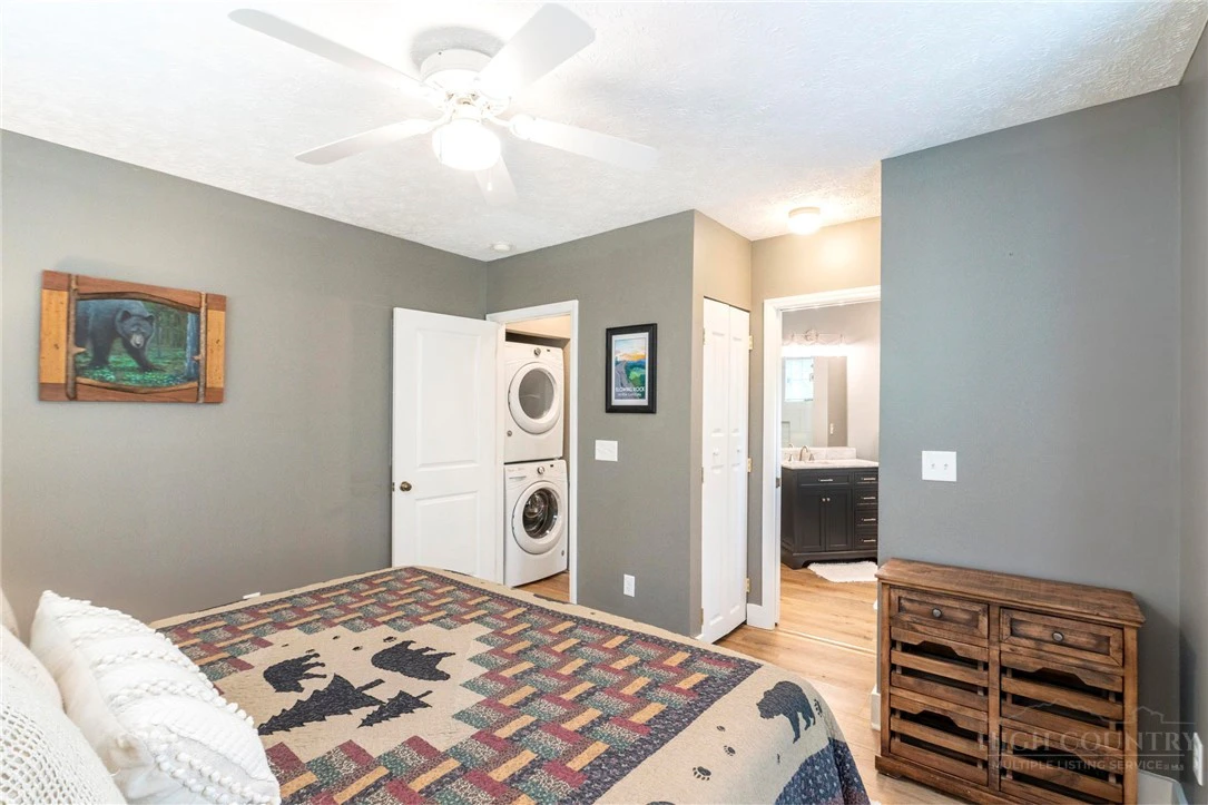 Image number 7 for the current listing