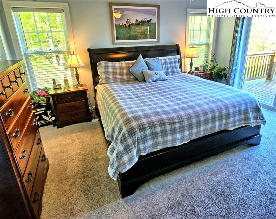 Image number 2 for the current listing