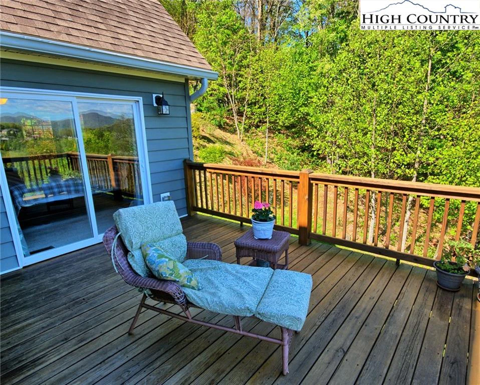 Image number 19 for the current listing