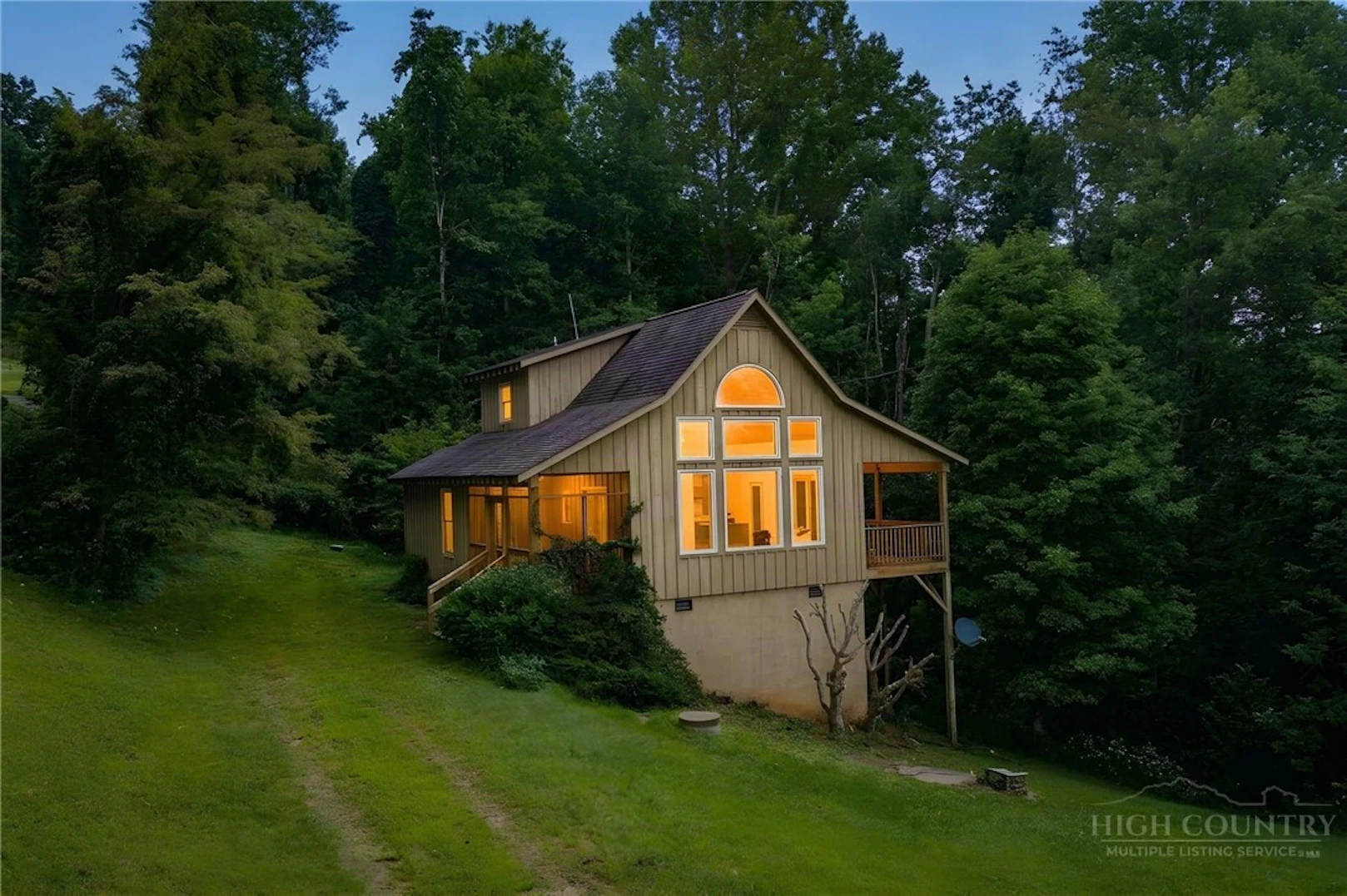 Image number 1 for the current listing