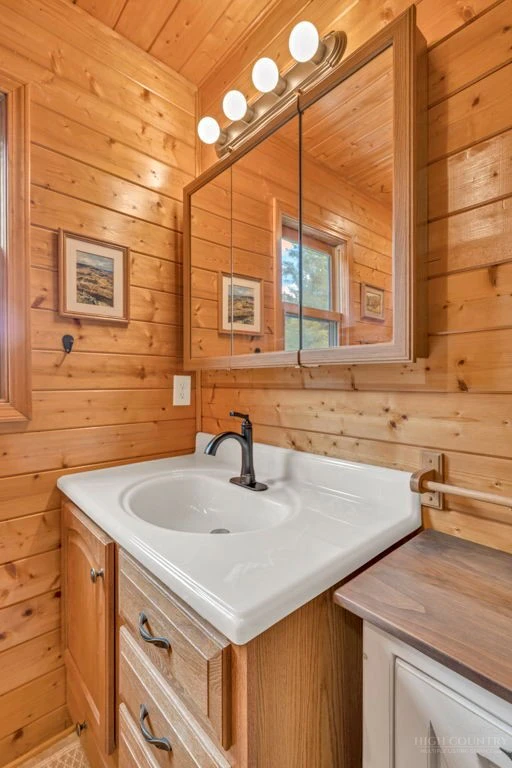 Image number 9 for the current listing