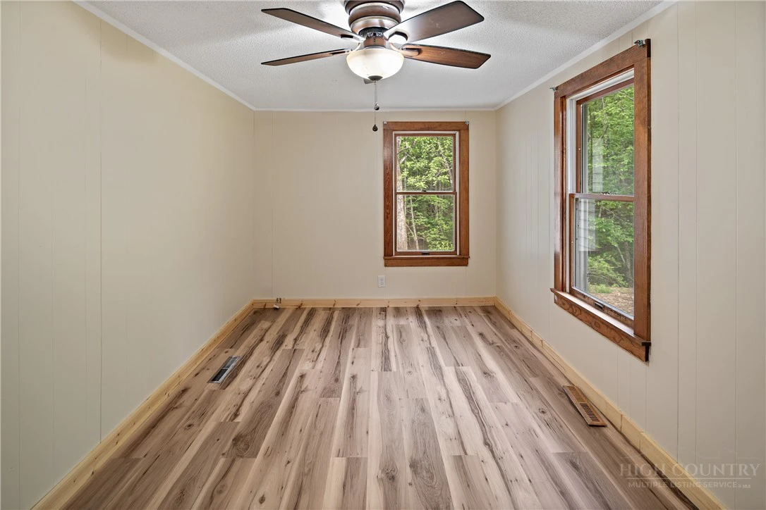 Image number 6 for the current listing