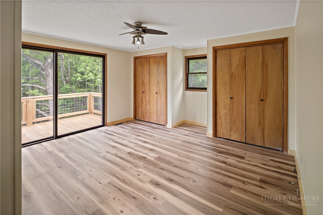 Image number 9 for the current listing