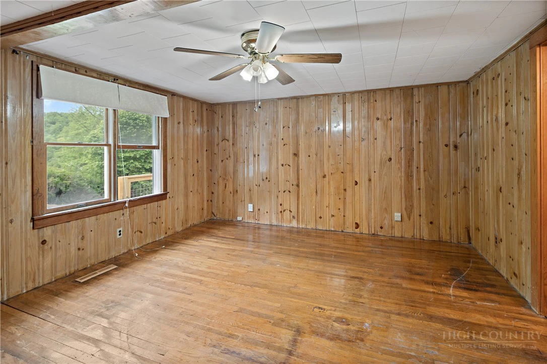 Image number 11 for the current listing