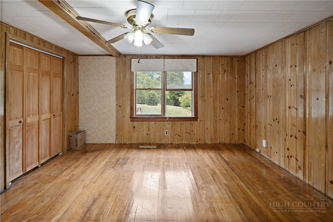 Image number 12 for the current listing