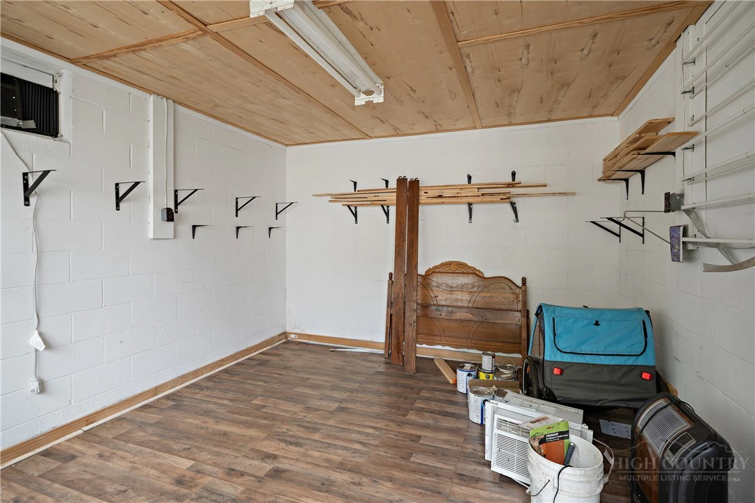Image number 20 for the current listing