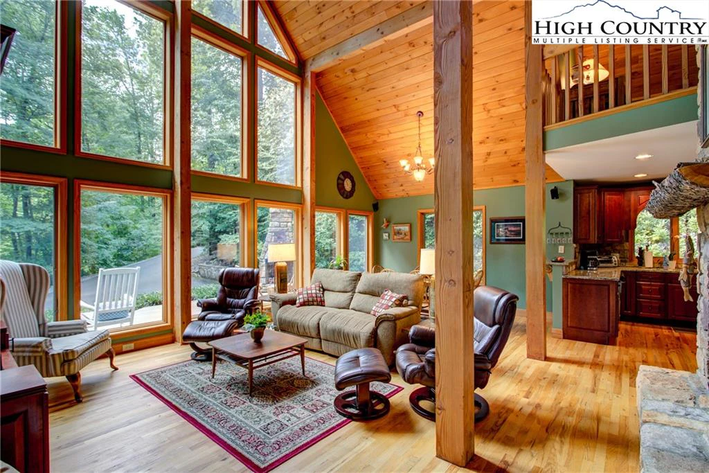 Image number 1 for the current listing