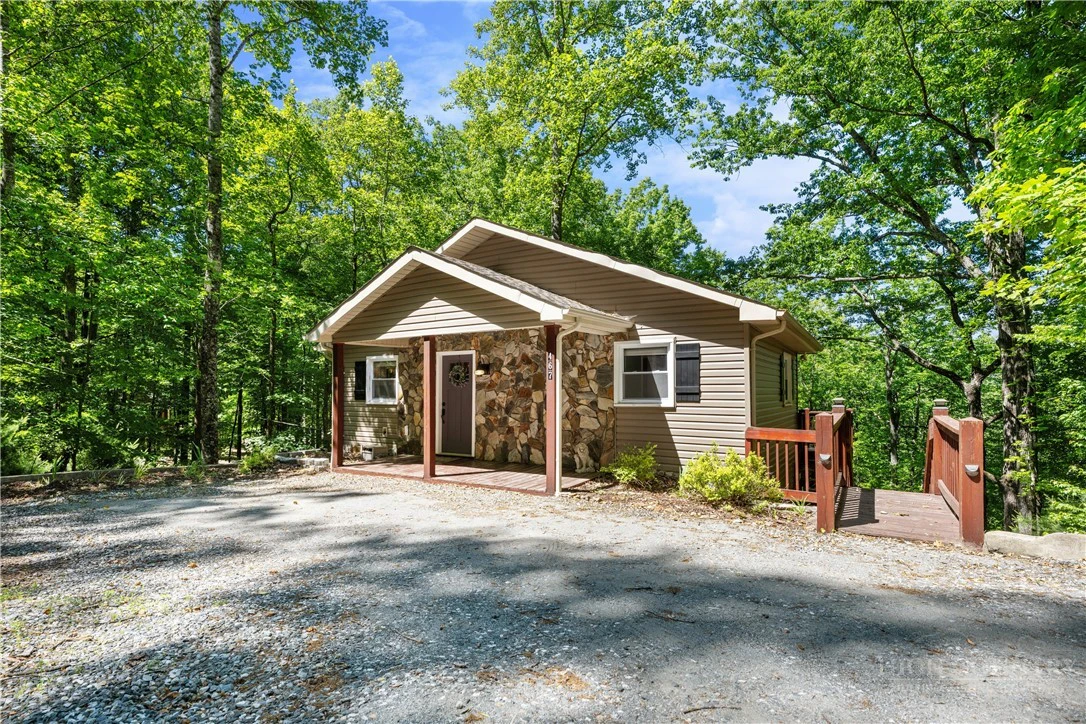 Image number 1 for the current listing