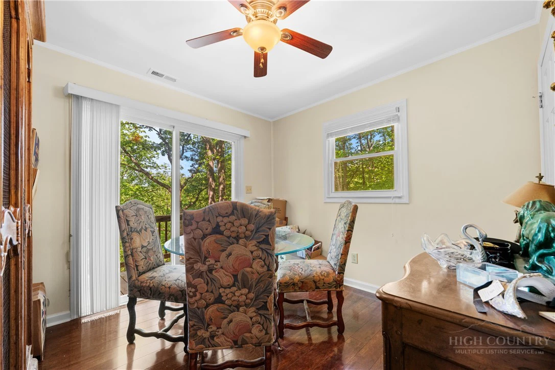 Image number 8 for the current listing
