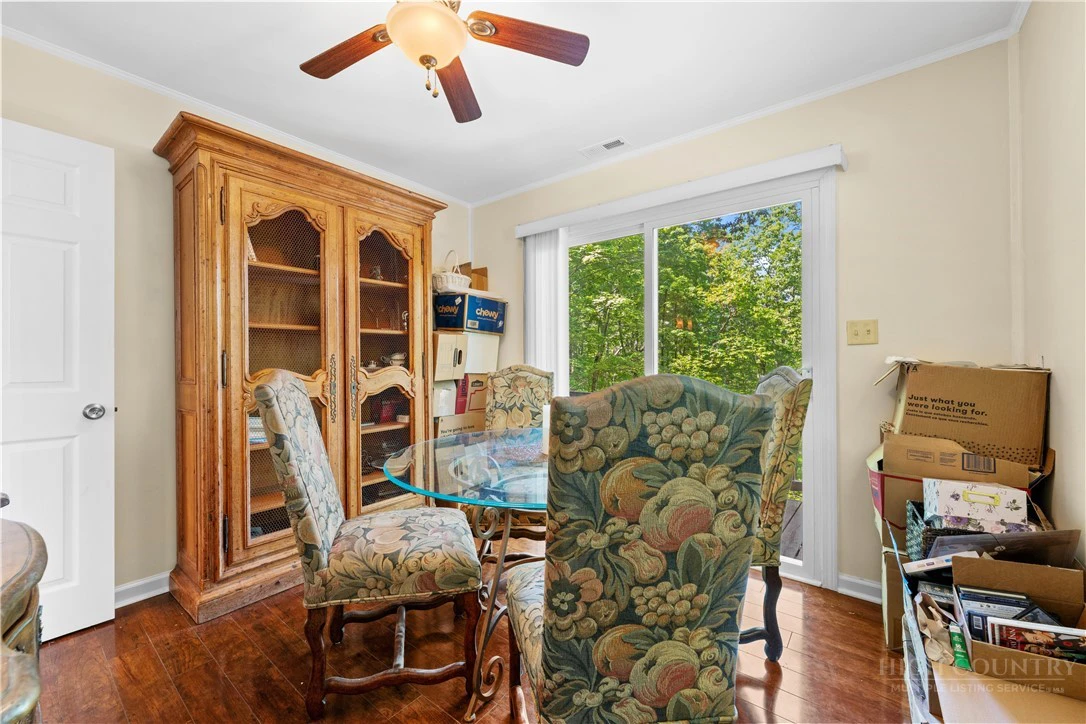 Image number 9 for the current listing