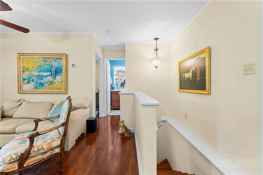 Image number 10 for the current listing
