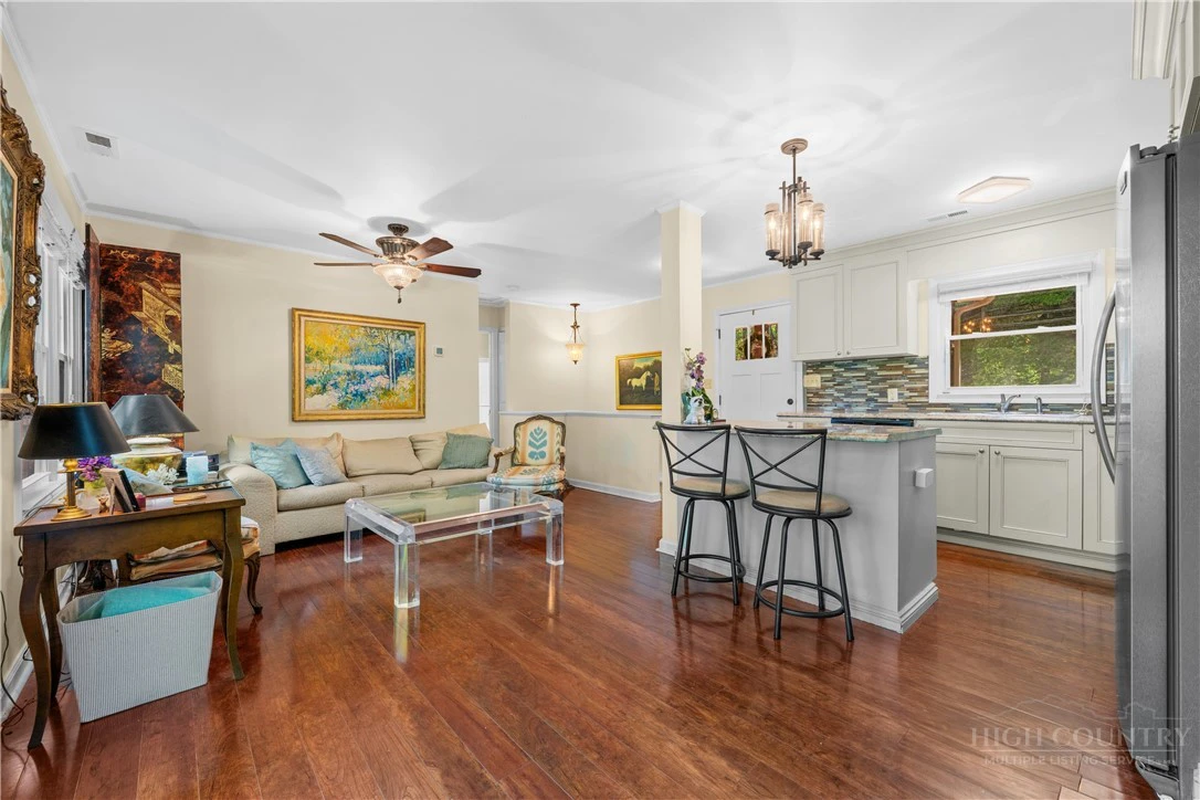 Image number 13 for the current listing