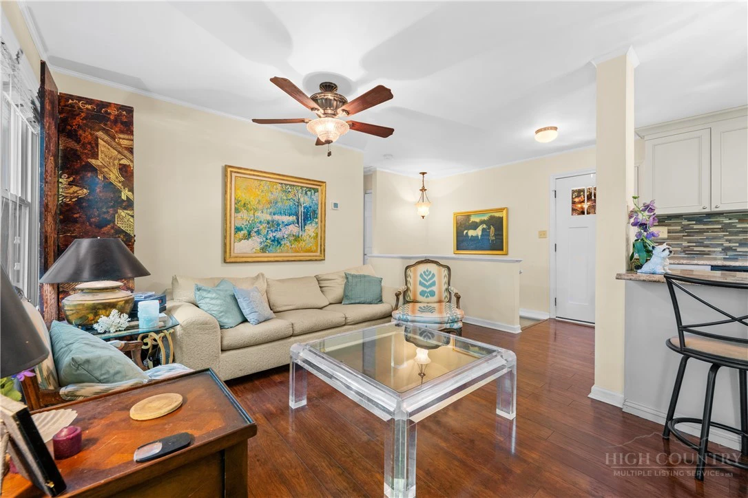 Image number 14 for the current listing