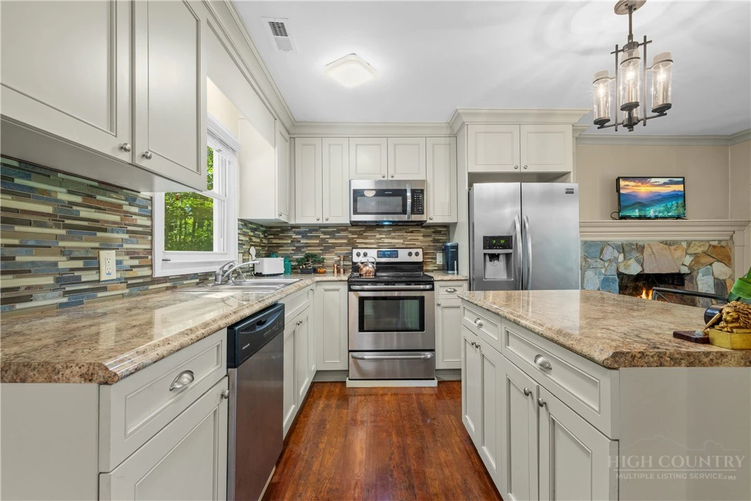 Image number 16 for the current listing