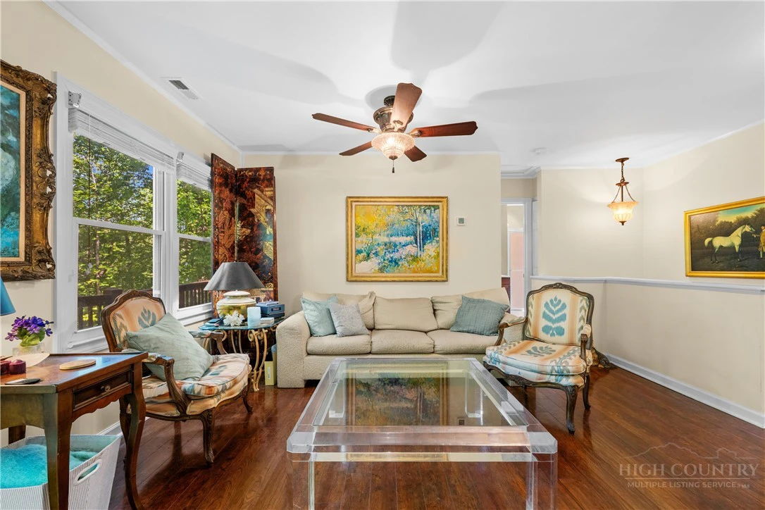 Image number 18 for the current listing