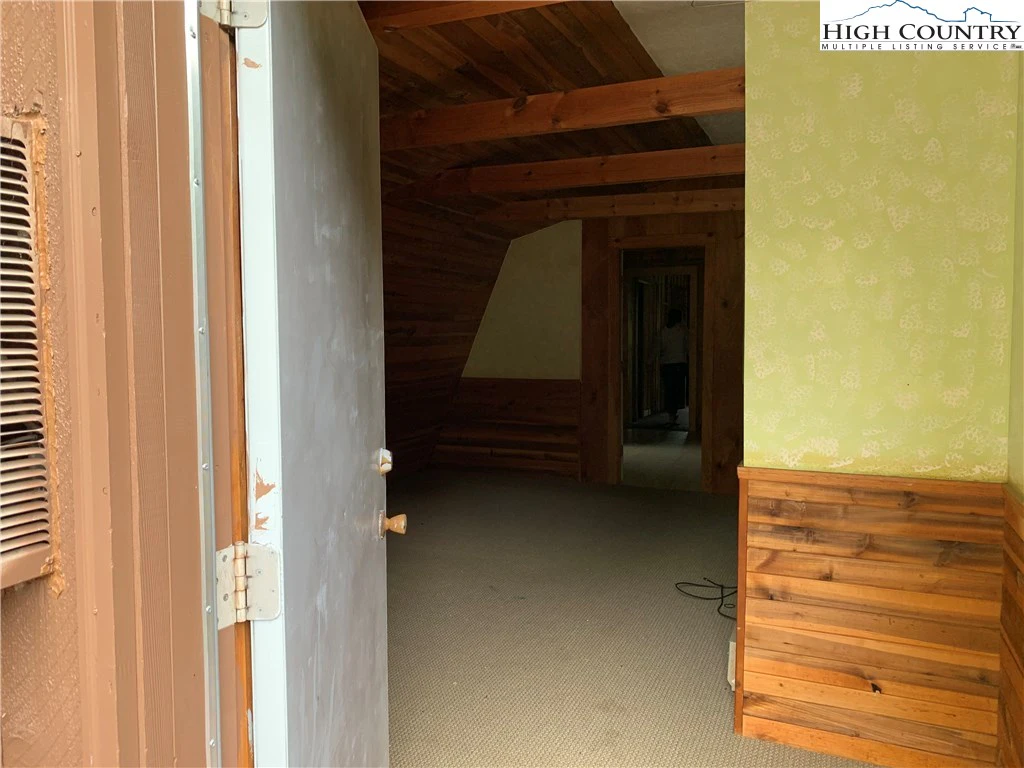 Image number 12 for the current listing
