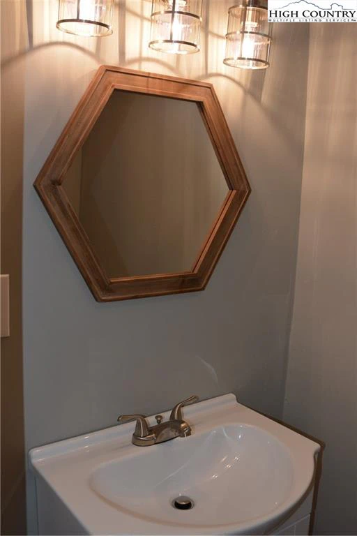 Image number 10 for the current listing