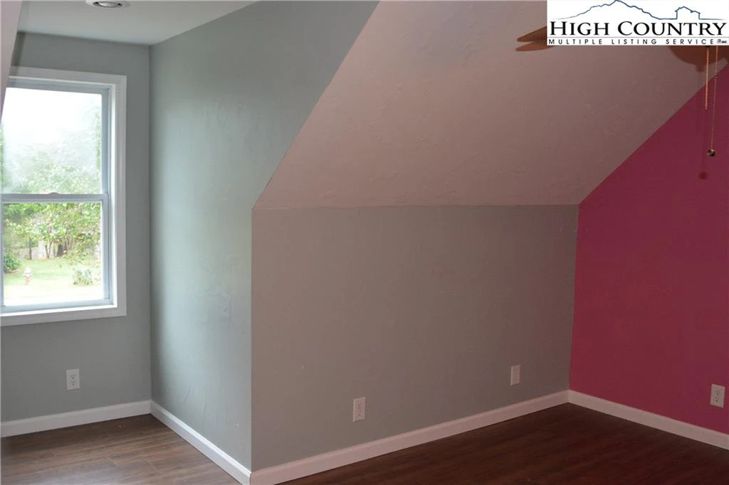 Image number 5 for the current listing
