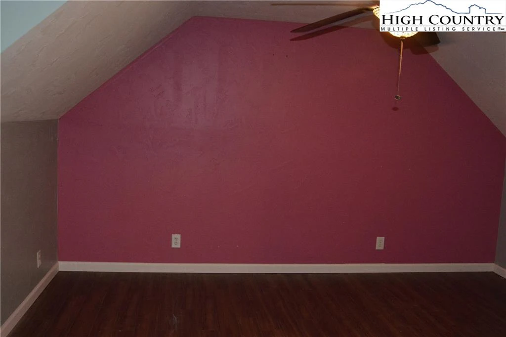 Image number 4 for the current listing