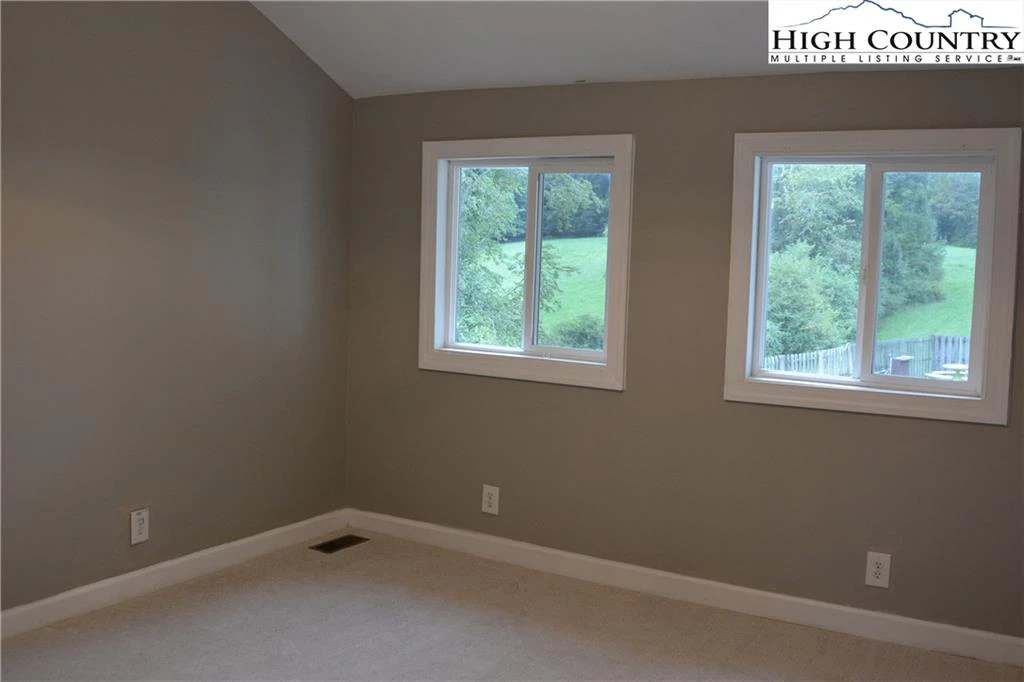 Image number 12 for the current listing