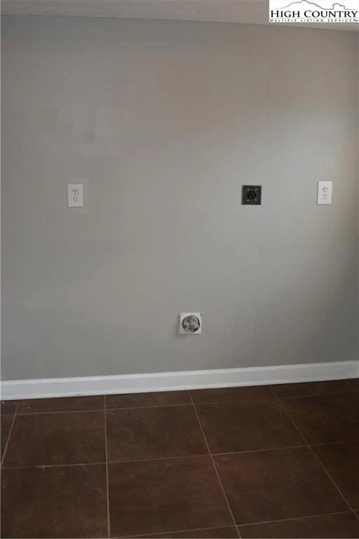 Image number 11 for the current listing