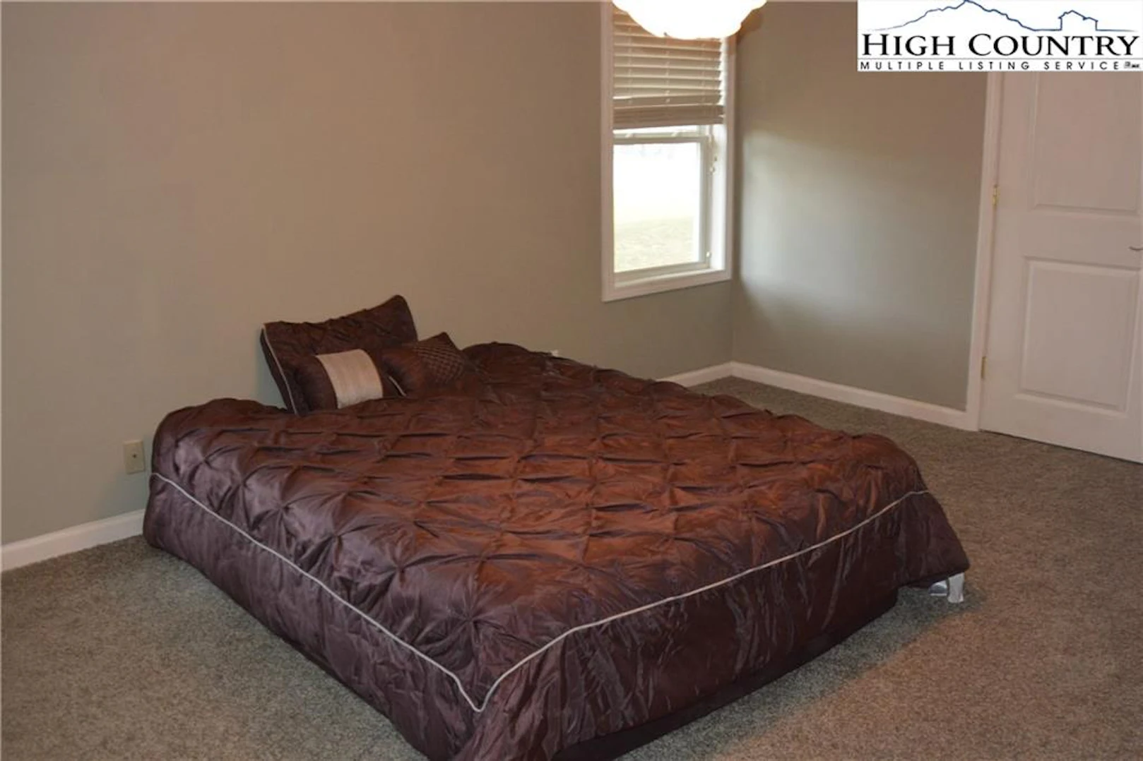 Image number 2 for the current listing