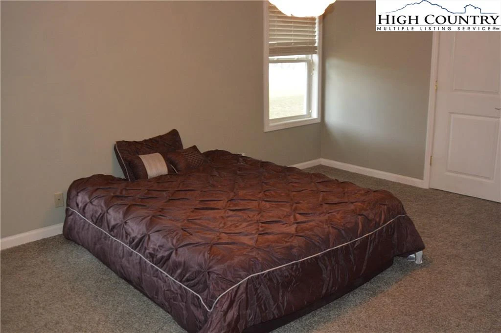 Image number 2 for the current listing