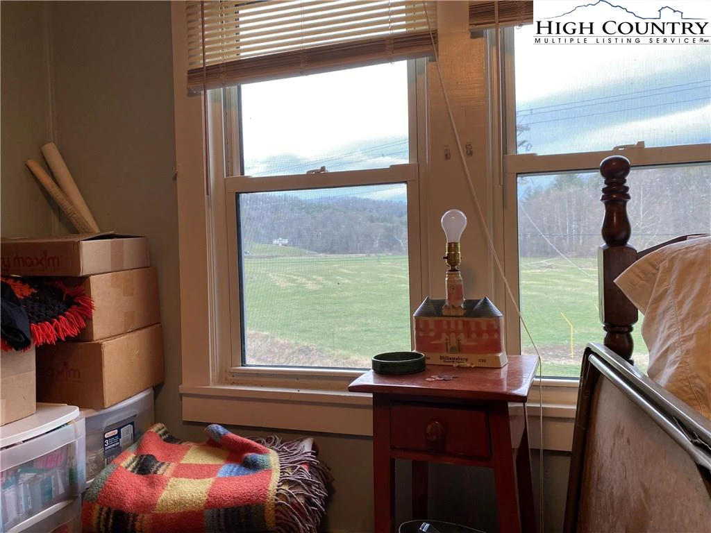 Image number 4 for the current listing