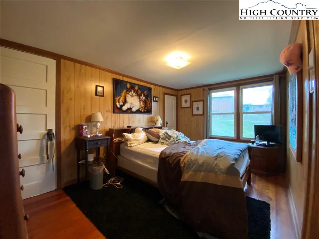 Image number 6 for the current listing